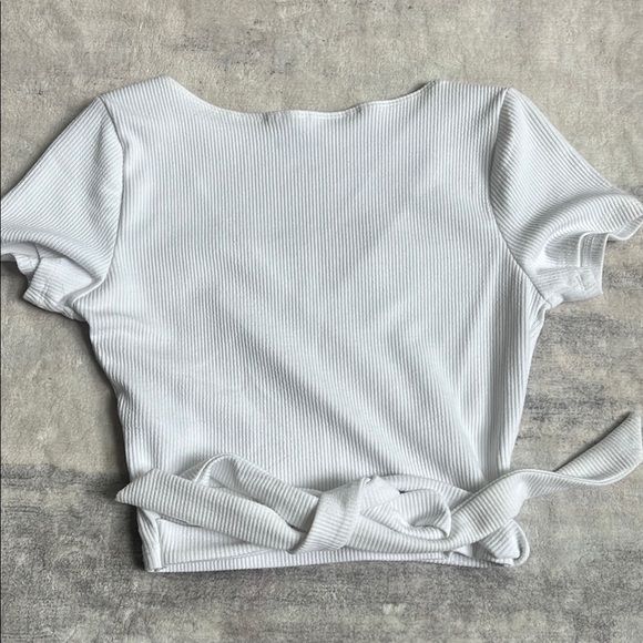 Hollister White Wrap Tie Front Short Sleeve Tee - Picture 6 of 7